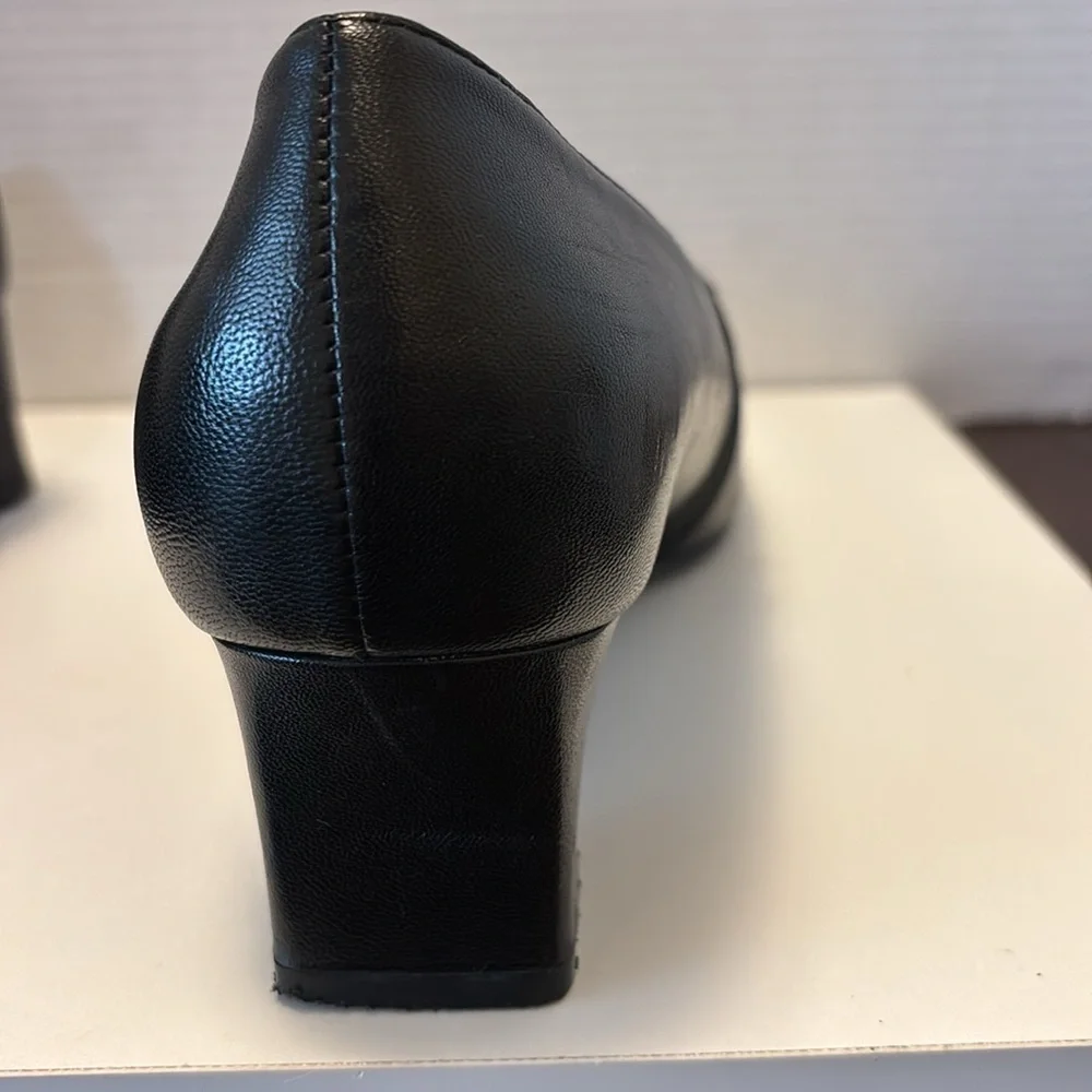 Naturalizer Black Leather Loafers Sleek Flats